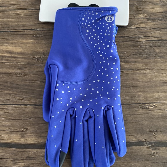 Lululemon Women’s Run For It All Reflective Gloves - Picture 8 of 12